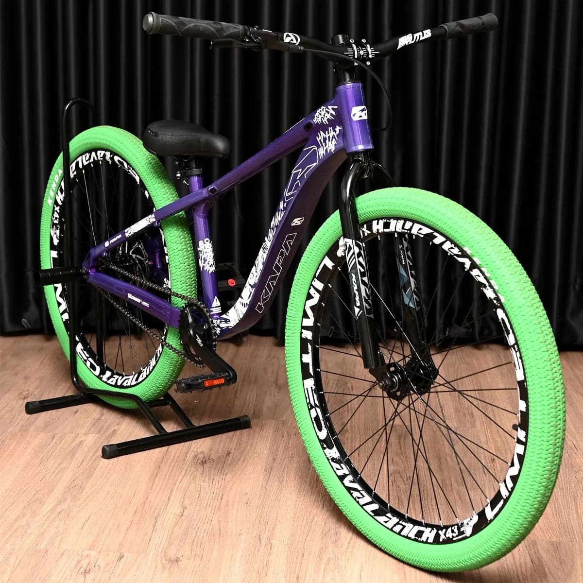 Bicicleta Aro 26 KAPA Insano Single Freeride Roxo e Branco Pneus Verde