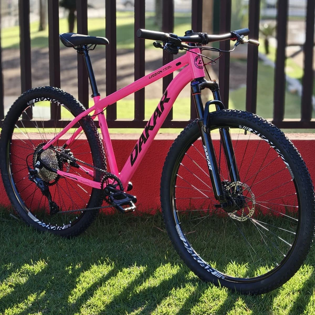 Bicicleta Aro 29 Dakar Urban 12 Velocidades Freio Hidráulico — Rosa e Preto