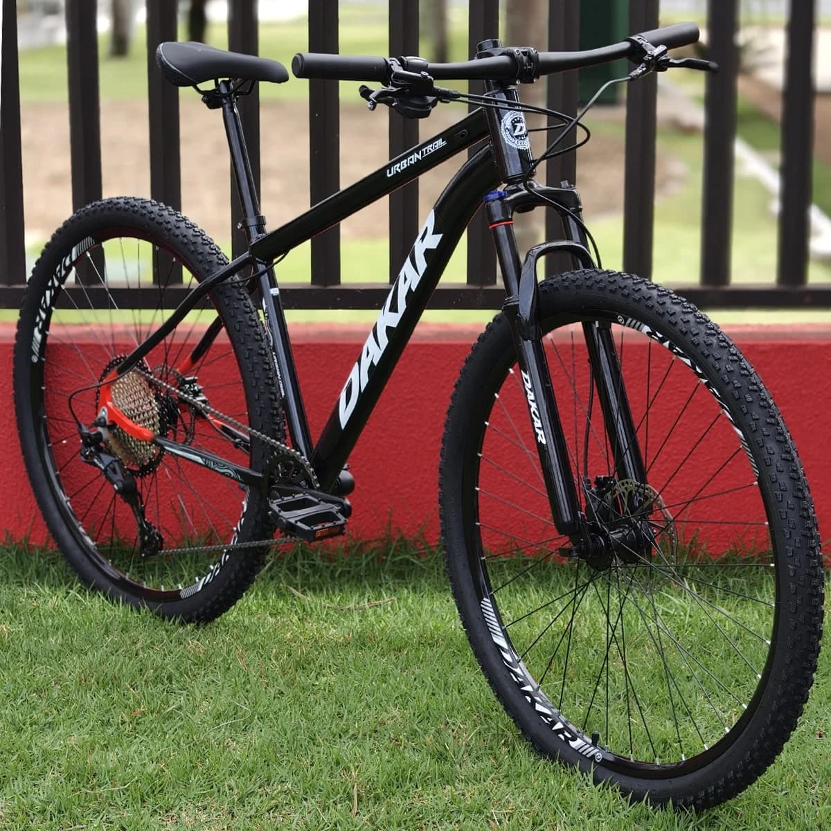 Bicicleta Aro 29 Dakar Urban 12 Velocidades Freio Hidráulico — Preto e Vermelho